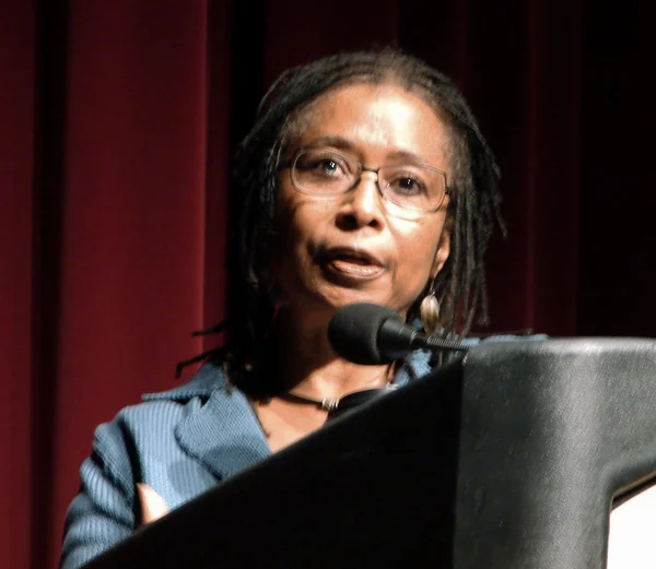 https://le-citazioni.it/media/authors/alice-walker.600w.webp