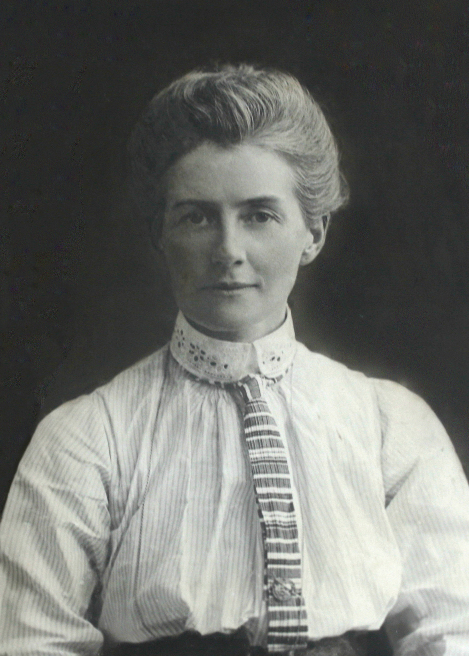 Edith Louisa Cavell photo