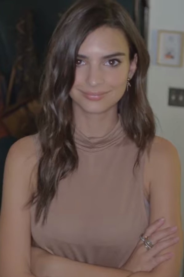 Emily Ratajkowski photo