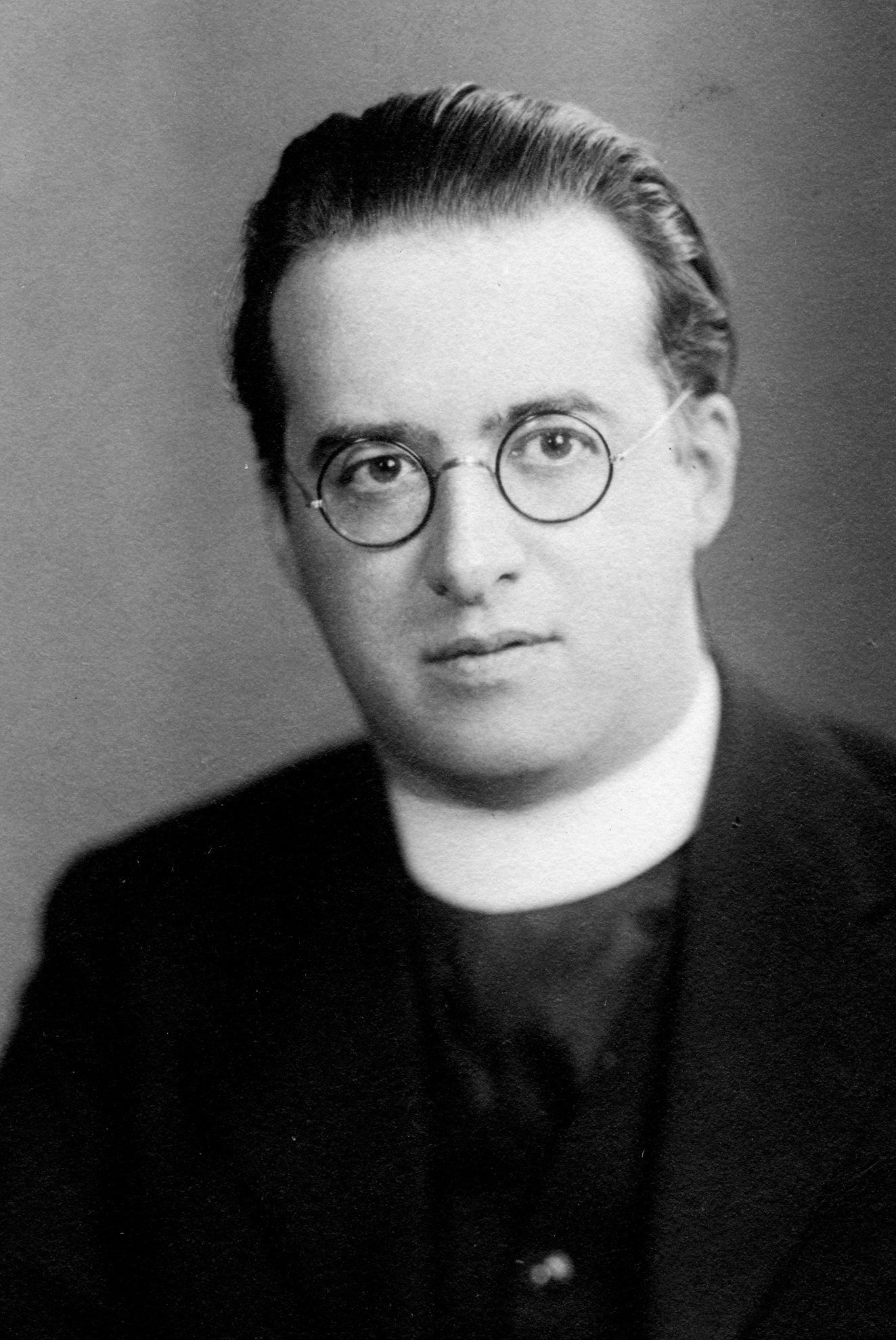 Georges Lemaître photo