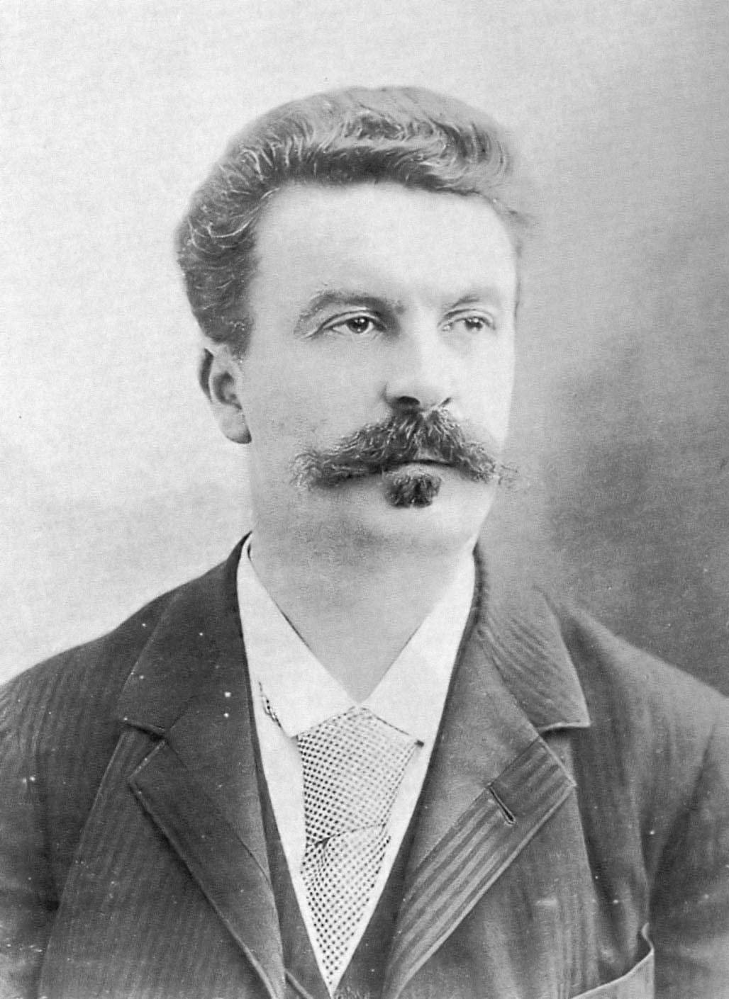 Guy de Maupassant photo