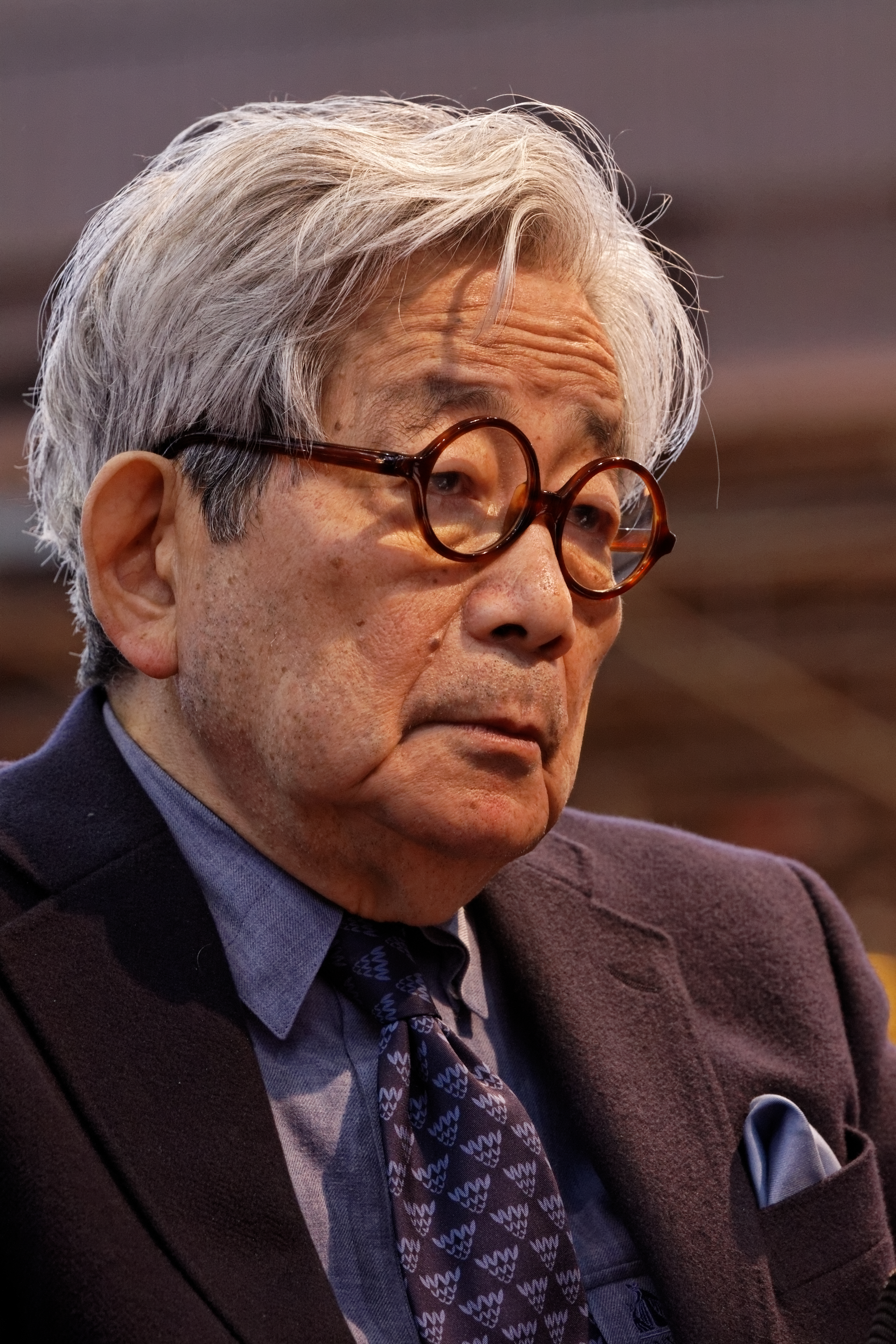 Kenzaburō Ōe photo