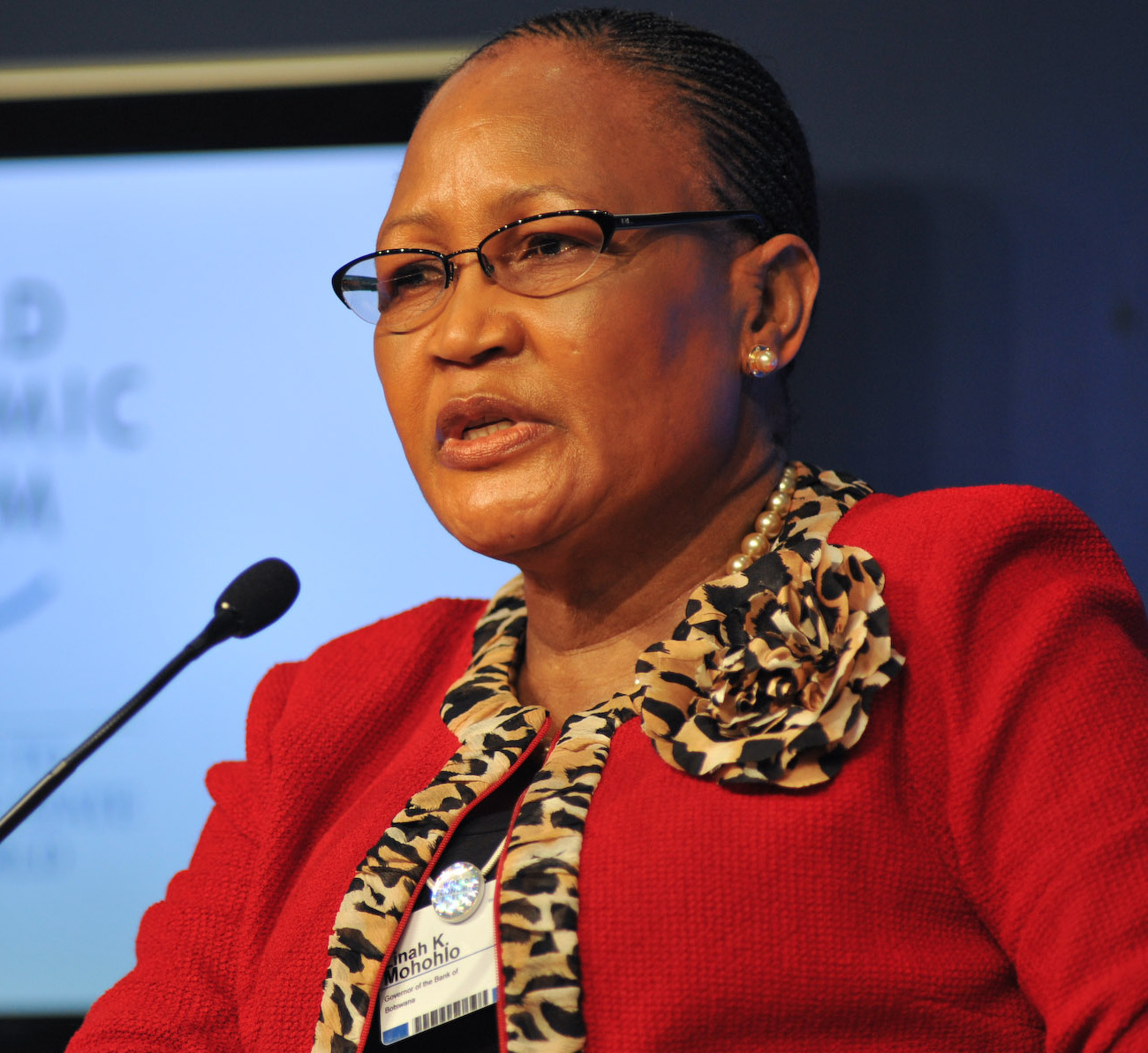 Linah Mohohlo photo