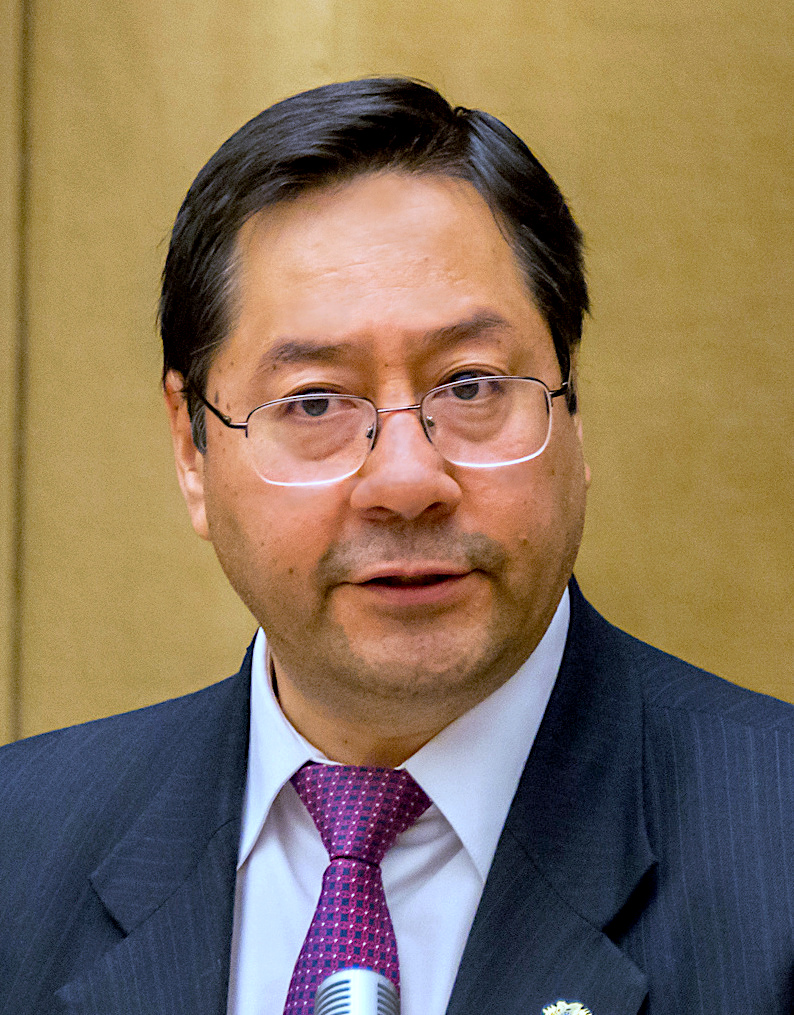 Luis Alberto Arce Catacora photo