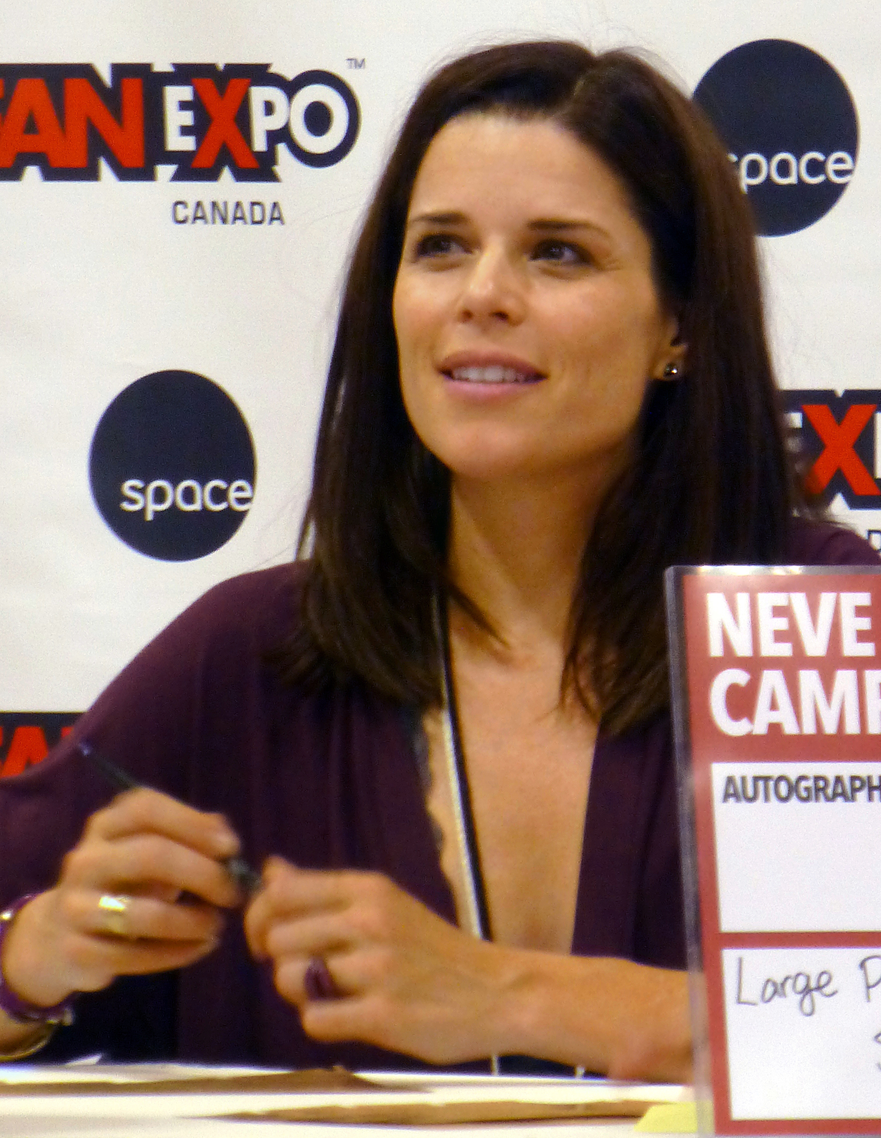 Neve Campbell photo