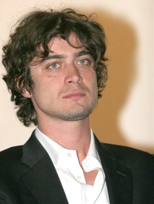 Riccardo Scamarcio photo