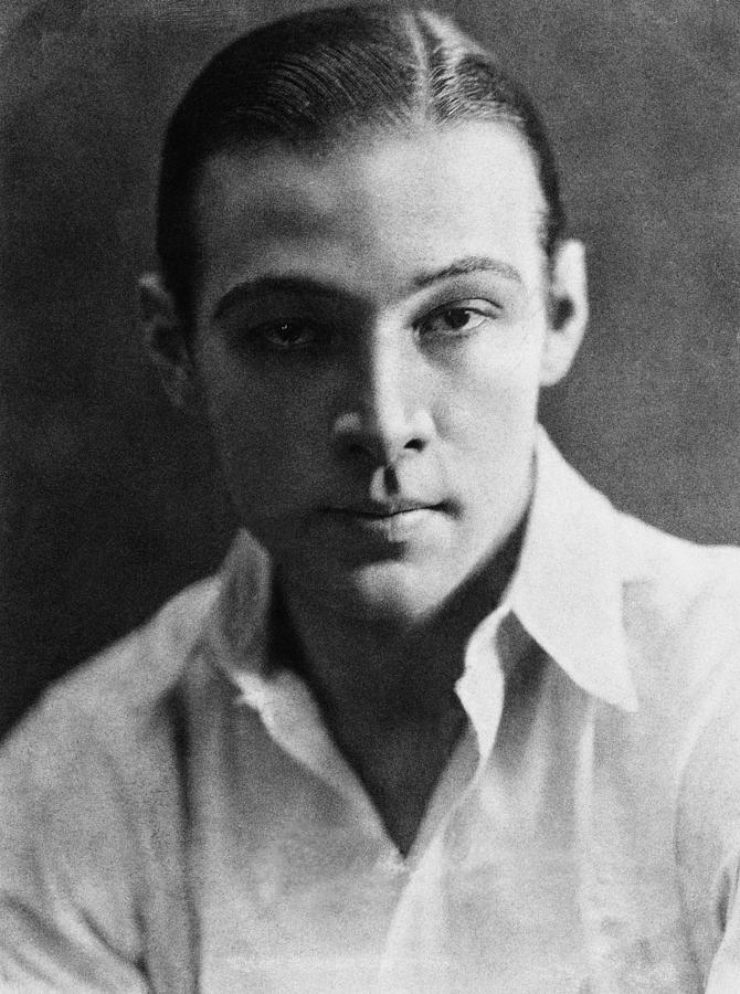 Rodolfo Valentino photo