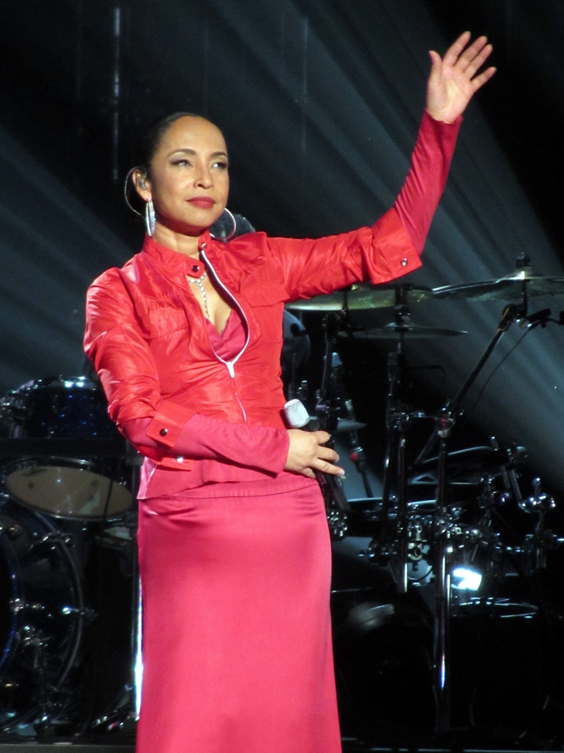 Sade Adu photo