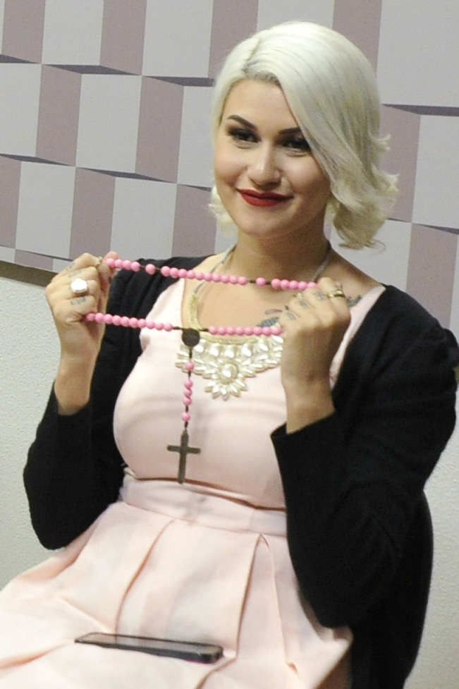 Sara Winter photo