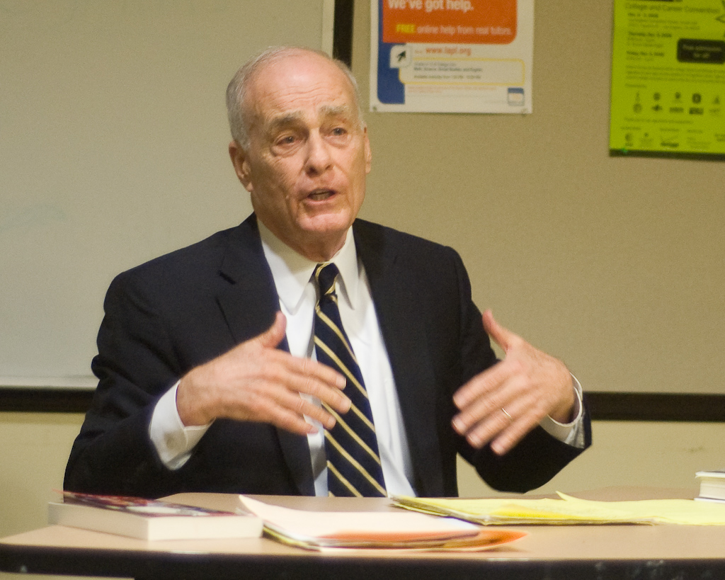 Vincent Bugliosi photo