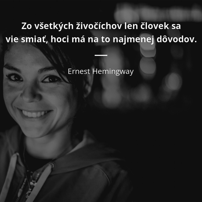 Ernest Hemingway frase: „Zo všetkých živočíchov len človek sa vie smiať, hoci má na to najmenej dôvodov.“