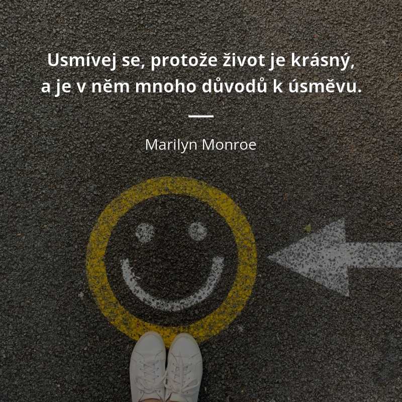 Marilyn Monroe frase: „Usmívej se, protože život je krásný, a je v něm mnoho důvodů k úsměvu.“