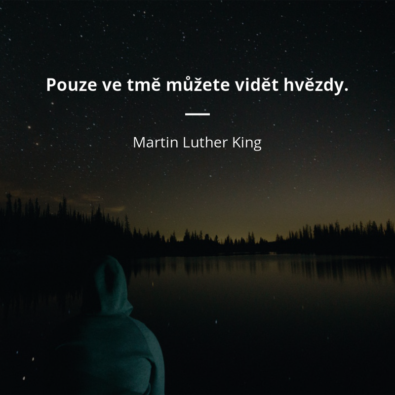 Martin Luther King frase: „Pouze ve tmě můžete vidět hvězdy.“