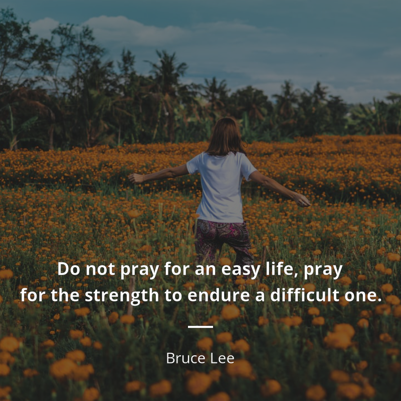 Bruce Lee frase: “Do not pray for an easy life, pray for the strength to endure a difficult one”